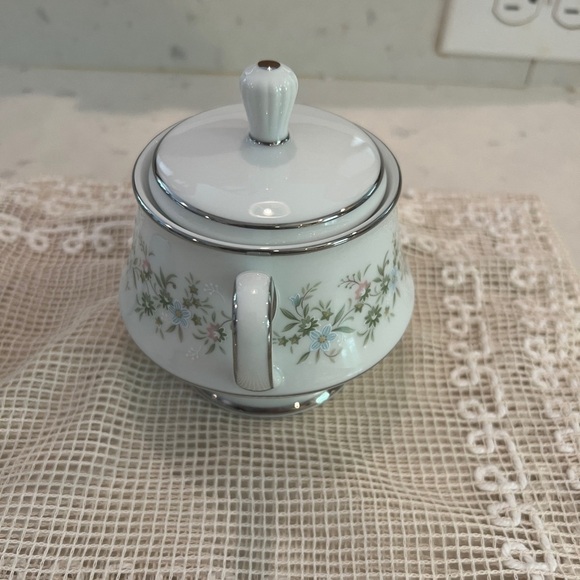 Noritake lidded sugar bowl and creamer. Patten is 2031 Savannah - Picture 5 of 15